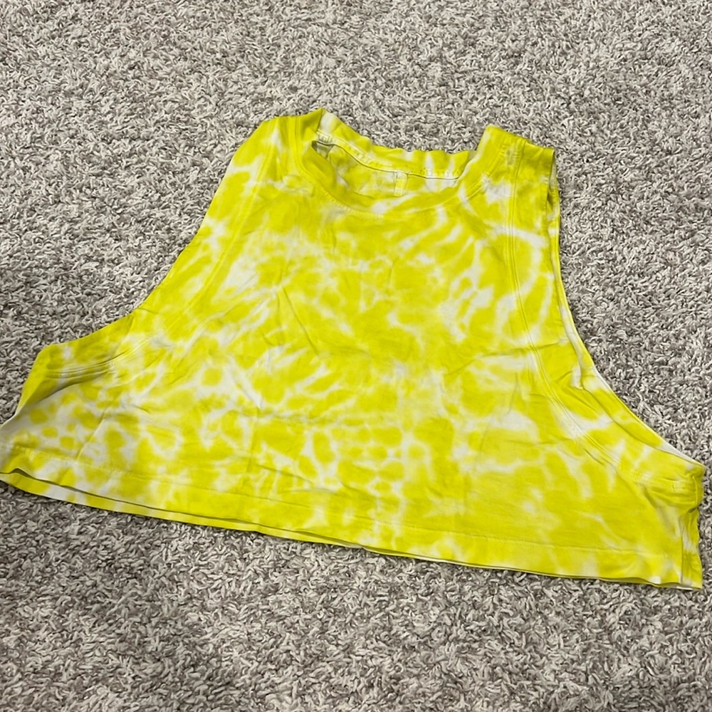 NWOT lululemon cropped tank